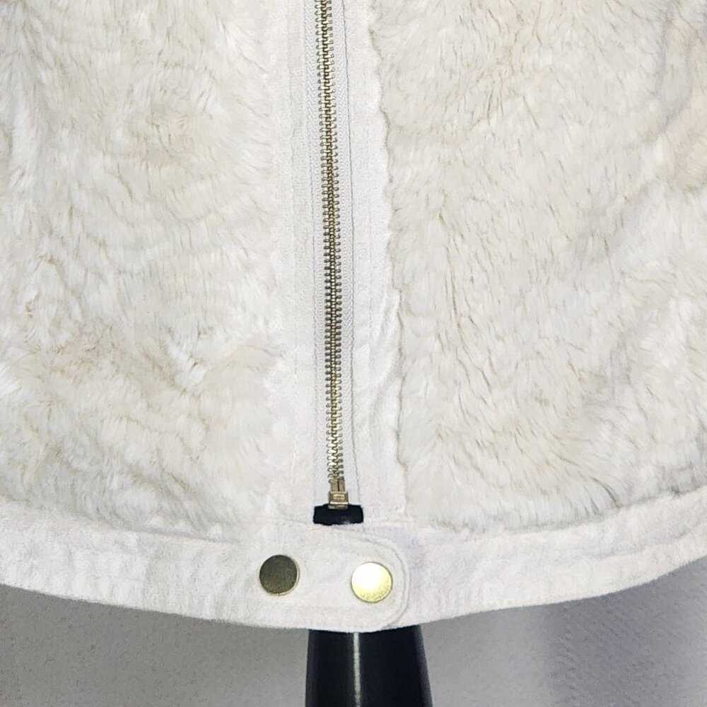 Roz & Ali Cream Colored Faux Fur Trimmed in Faux Suede Fully Lined Vest Size L - Picture 5 of 16